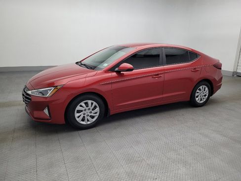 Used 2020 Hyundai Elantra SE image 2