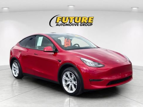 Used 2022 Tesla Model Y Long Range AWD/4WD image 1