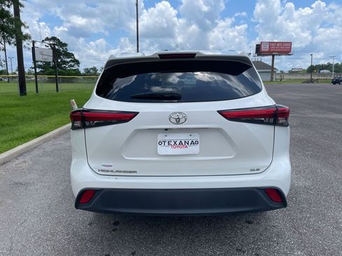 Used 2020 Toyota Highlander XLE FWD image 6