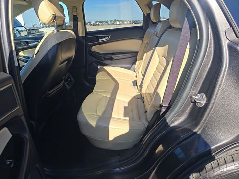 Used 2019 Ford Edge SEL w/ Equipment Group 201A AWD/4WD image 18