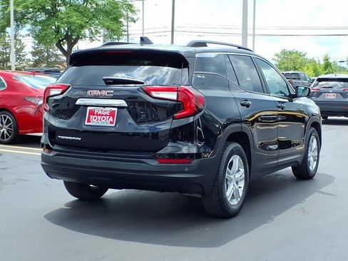 Used 2024 GMC Terrain SLE w/ Driver Convenience Package FWD image 4