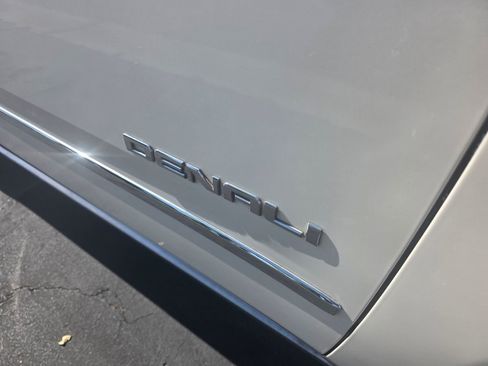 Used 2015 GMC Yukon XL Denali w/ Touring Package RWD image 6