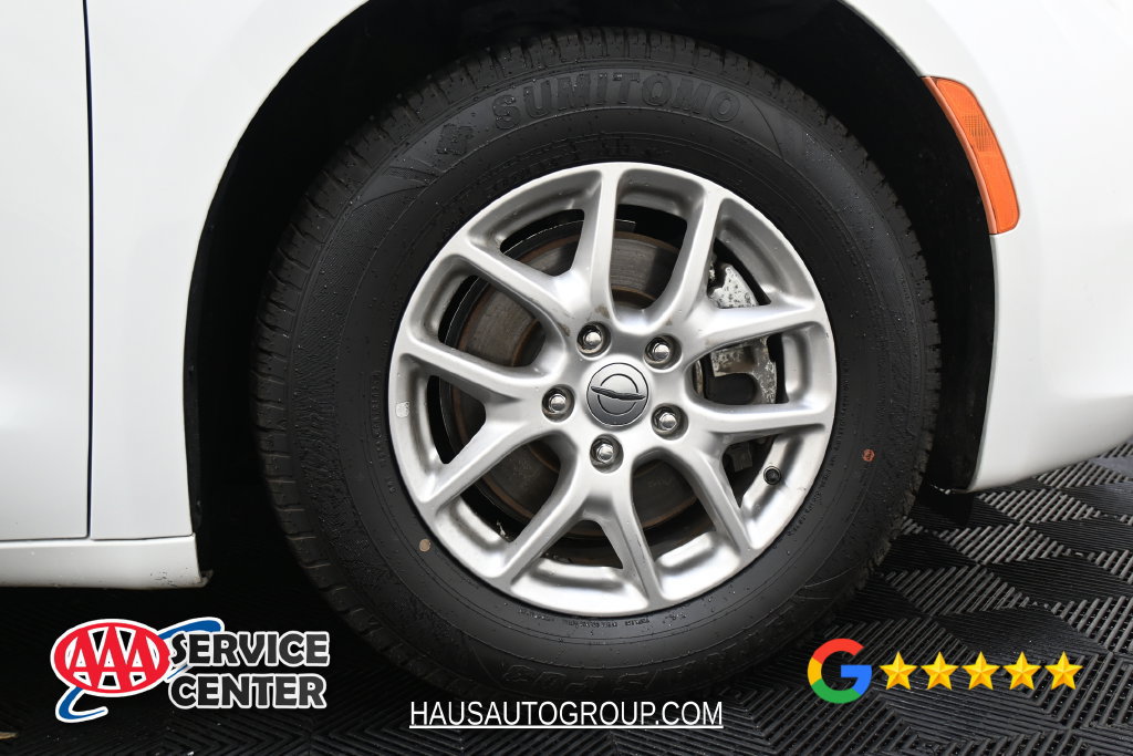 Used 2023 Chrysler Voyager LX FWD image 37