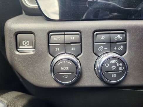 Used 2023 GMC Sierra 1500 SLT w/ SLT Convenience Package AWD/4WD image 24