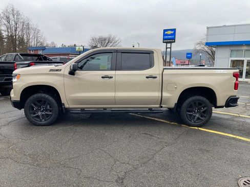 Used 2022 Chevrolet Silverado 1500 LT Trail Boss w/ LT Trail Boss Premium Package AWD/4WD image 19