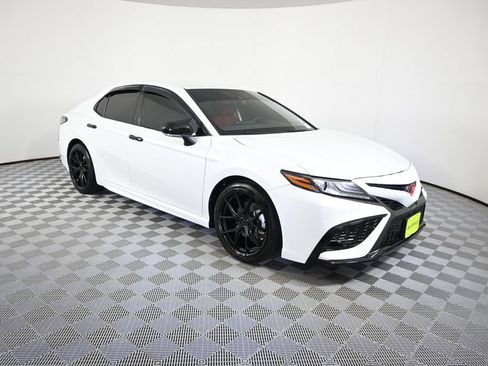 Used 2022 Toyota Camry XSE FWD image 9