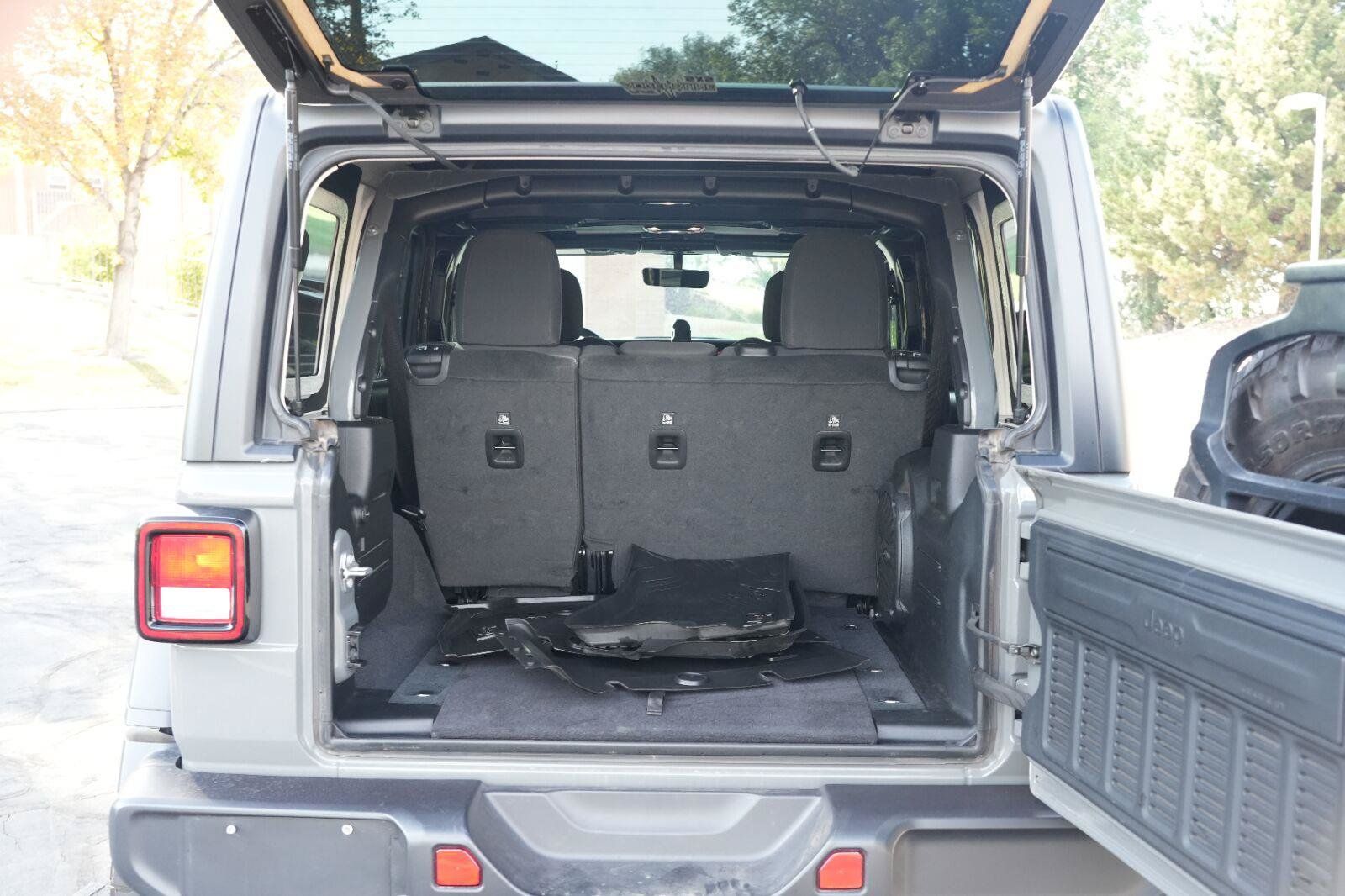 Used 2023 Jeep Wrangler Unlimited Rubicon AWD/4WD image 24