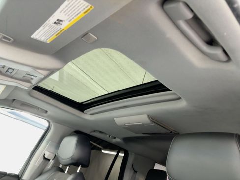 Used 2018 Cadillac Escalade Luxury image 16