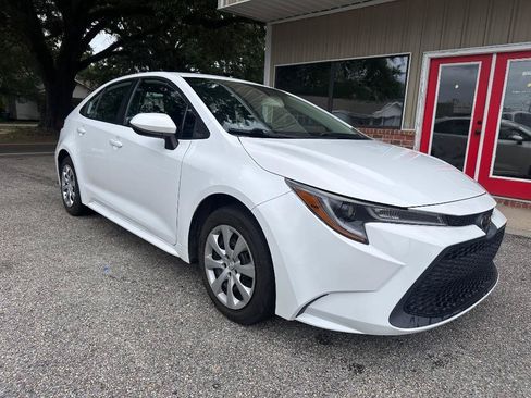 Used 2022 Toyota Corolla LE FWD image 2