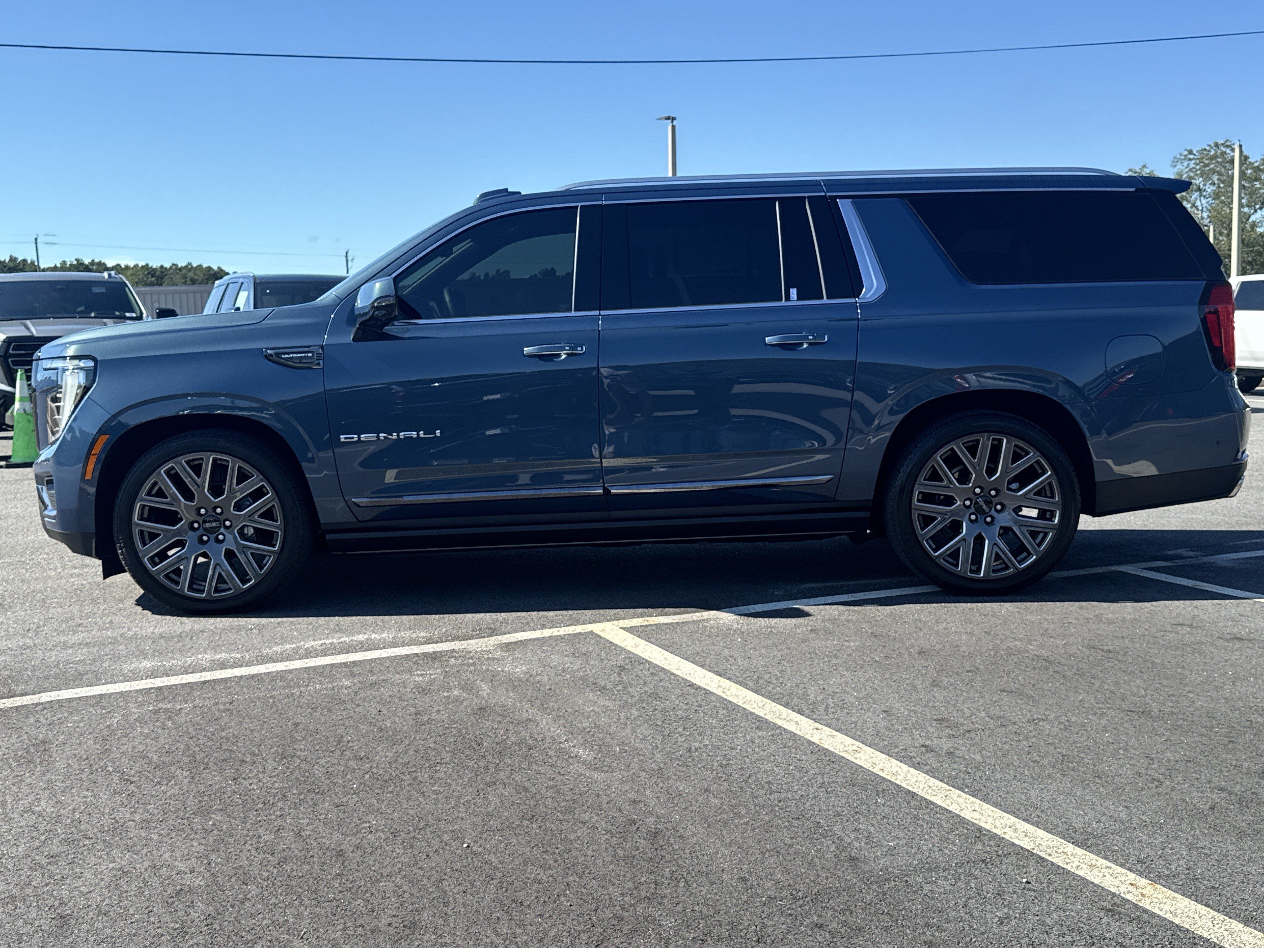 Certified 2026 GMC Yukon XL Denali Ultimate w/ LPO, Floor Liner Package AWD/4WD image 9