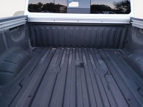 Used 2023 Nissan Titan SV w/ SV Convenience Package image 12