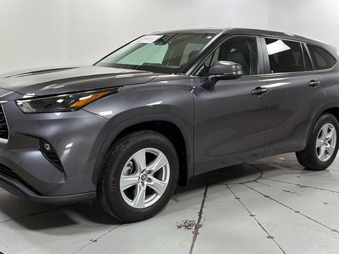 Certified 2024 Toyota Highlander LE image 1