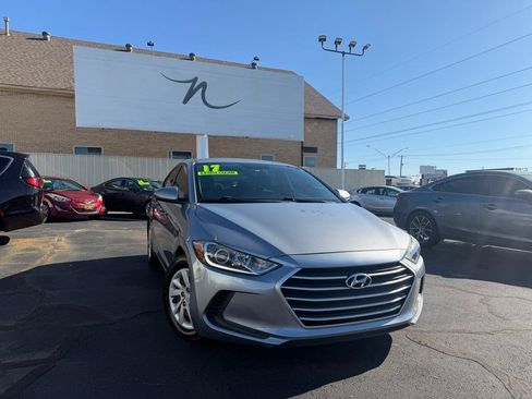 Used 2017 Hyundai Elantra SE FWD image 7