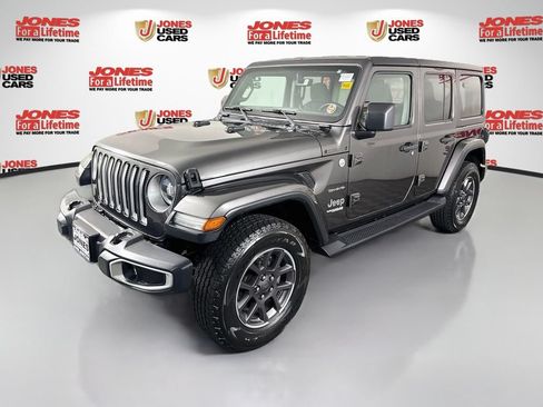 Used 2018 Jeep Wrangler Unlimited Sahara AWD/4WD image 12