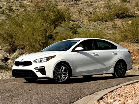 Used 2019 Kia Forte S image 2