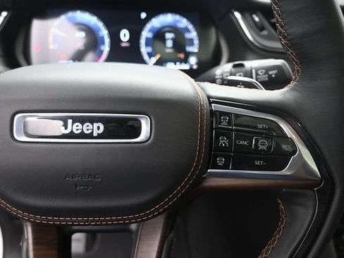 Used 2025 Jeep Grand Cherokee Summit AWD/4WD image 14