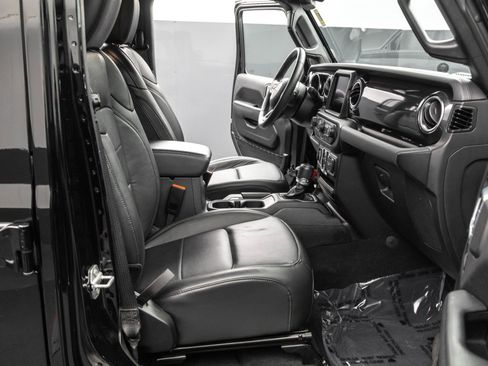 Used 2022 Jeep Wrangler Unlimited Sahara image 38