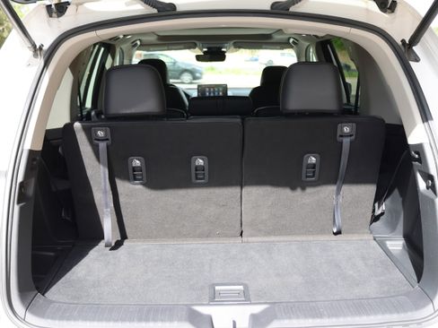 Used 2023 Honda Pilot Touring image 6