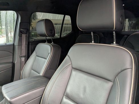 Used 2023 Chevrolet Traverse Premier FWD image 10