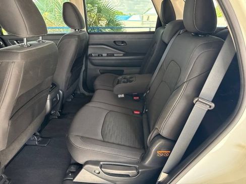 Used 2025 Nissan Pathfinder SV FWD image 3