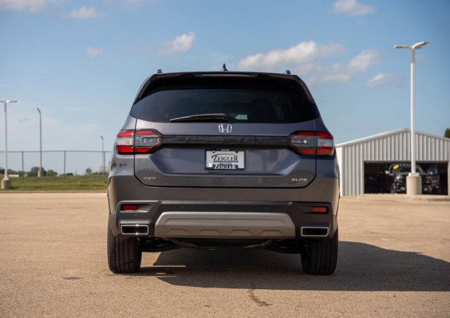 Used 2025 Honda Pilot Elite image 6