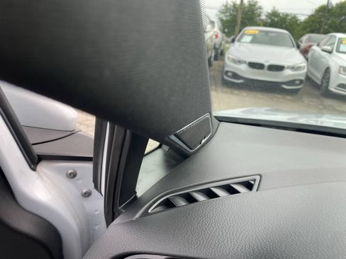 Used 2019 Volkswagen Golf 4-Door FWD image 32