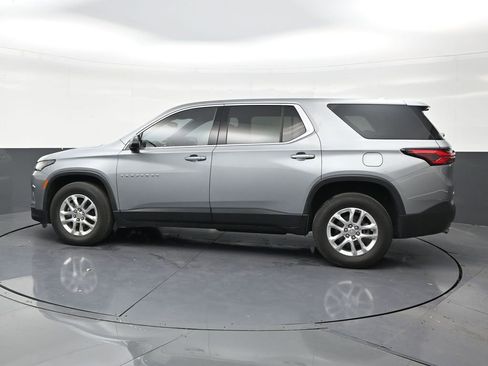 Used 2023 Chevrolet Traverse LS FWD image 2
