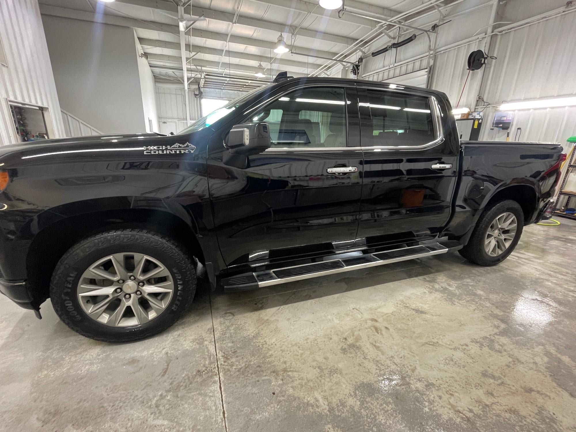 Certified 2021 Chevrolet Silverado 1500 High Country w/ Technology Package AWD/4WD image 2