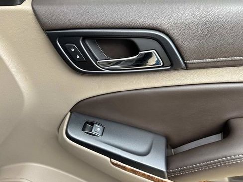 Used 2018 Chevrolet Suburban Premier image 15