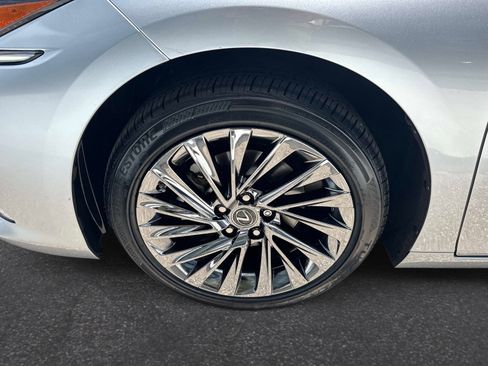 Certified 2024 Lexus ES 300h w/ Accessory Package (Z1) FWD image 10