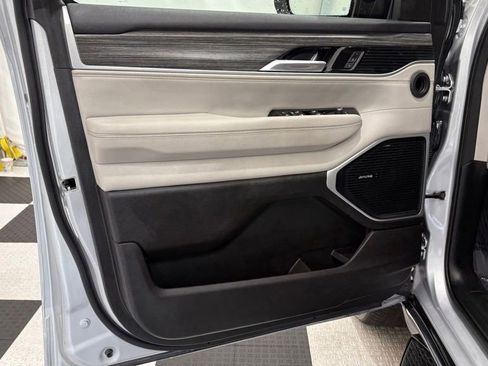 Used 2024 Jeep Wagoneer L Series II w/ Flexible Seating Group AWD/4WD image 16