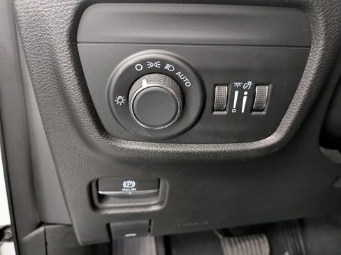 Used 2024 Jeep Grand Cherokee Altitude image 20