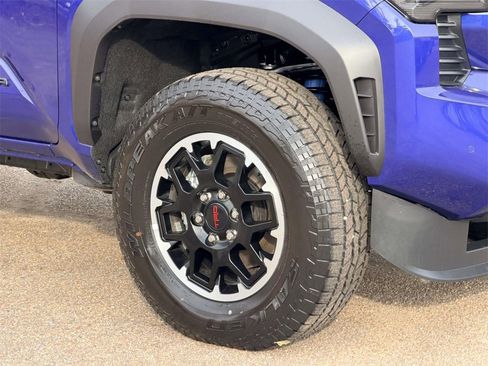 Used 2025 Toyota Tacoma TRD Off-Road image 26