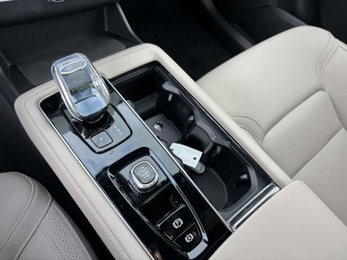 New 2026 Volvo XC90 T8 Plus w/ Protection Package Premier AWD/4WD image 24