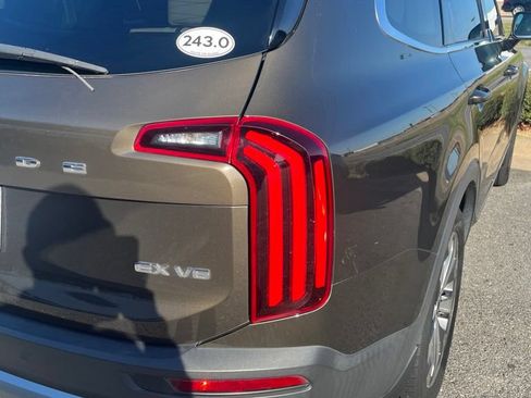 Used 2020 Kia Telluride EX w/ EX Premium Package AWD/4WD image 4