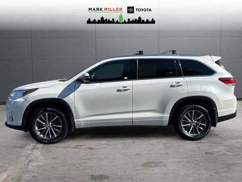 Certified 2018 Toyota Highlander XLE AWD/4WD image 2