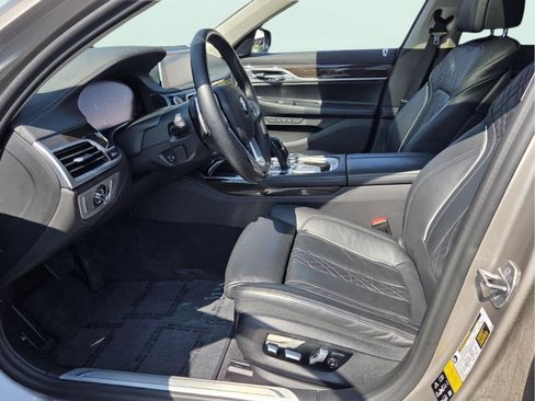 Used 2022 BMW 750i xDrive AWD/4WD image 9