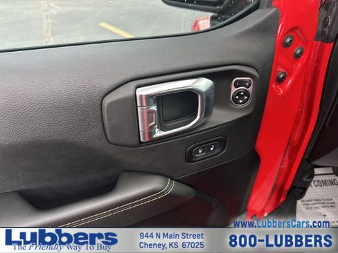 Used 2025 Jeep Wrangler Unlimited Sahara AWD/4WD image 12