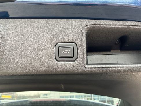 Used 2022 GMC Terrain SLE w/ Driver Convenience Package AWD/4WD image 18