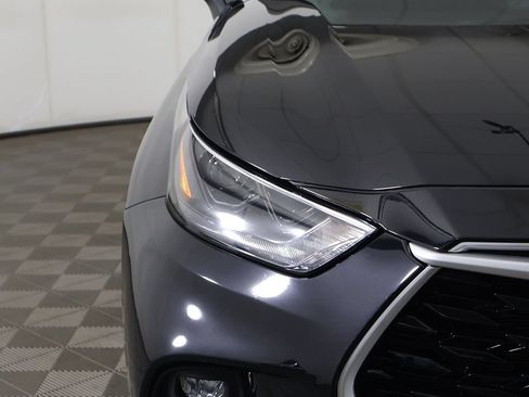 Used 2022 Toyota Highlander XLE AWD/4WD image 14