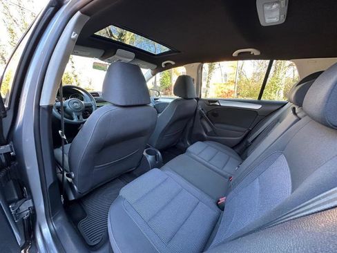Used 2011 Volkswagen Golf 4-Door FWD image 18