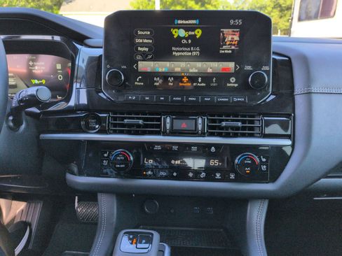 Used 2025 Nissan Pathfinder Platinum FWD image 22