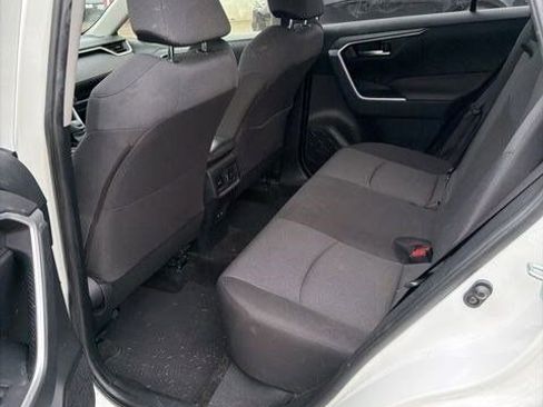 Used 2019 Toyota RAV4 XLE FWD image 6