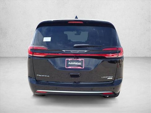 New 2027 Chrysler Pacifica Limited AWD/4WD image 3