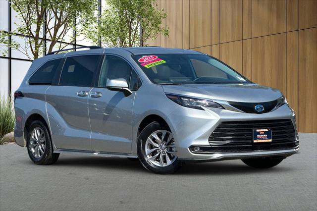 Certified 2025 Toyota Sienna XLE FWD image 1