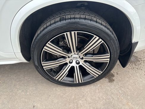 Certified 2024 Volvo XC90 T8 Ultimate w/ Protection Package Premier image 16
