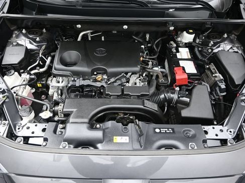 Used 2021 Toyota RAV4 XLE AWD/4WD image 16