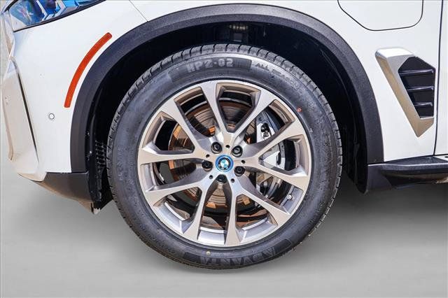 Used 2025 BMW X5 xDrive50e AWD/4WD image 9