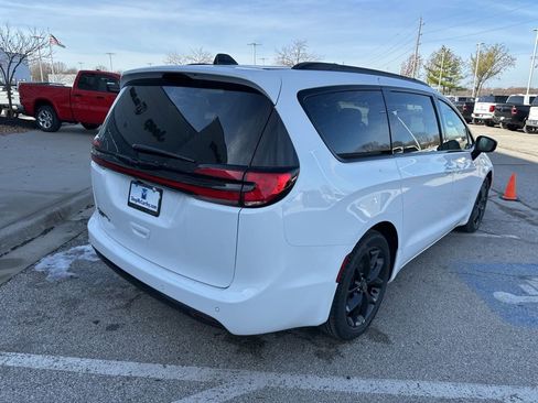 New 2026 Chrysler Pacifica Select image 31