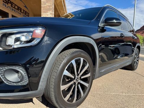 Used 2022 Mercedes-Benz GLB 250 4MATIC w/ Premium Package Lite image 22